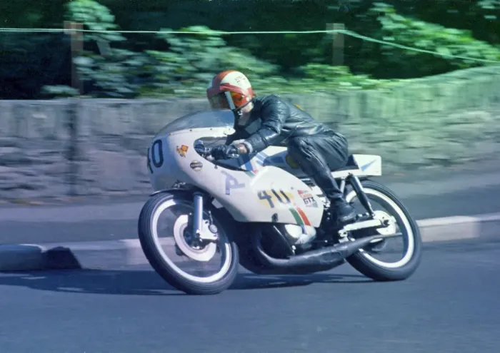 Framed Print : Derek Tierney (Suzuki) 1972 Senior Manx Grand Prix Framed Print : Derek Tierney (Suzuki) 1972 Senior Manx Grand Prix