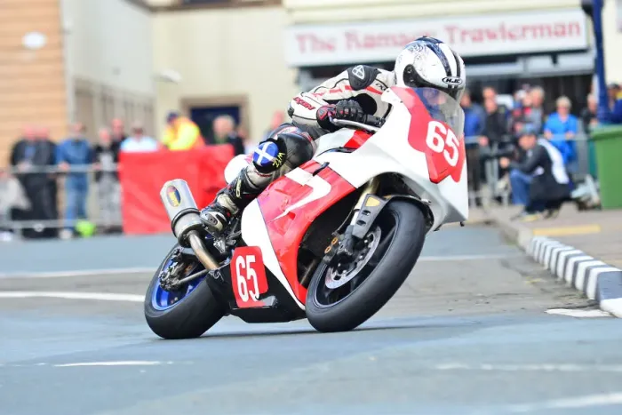 Framed Print : Derek Wilkie (Kawasaki) 2015 Newcomers Manx Grand Prix