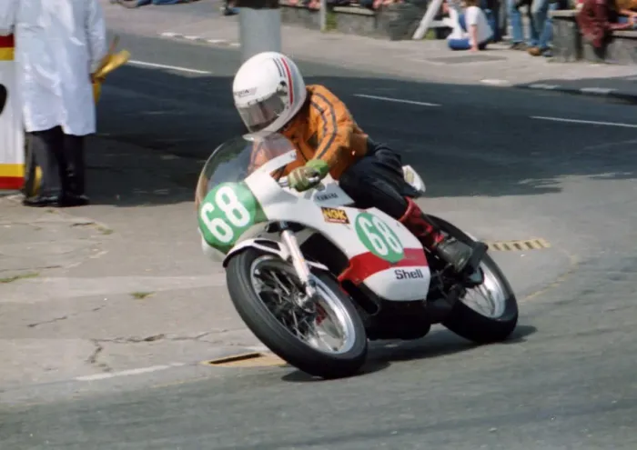 Framed Print : Derek Wood (Yamaha) 1982 Junior TT Framed Print : Derek Wood (Yamaha) 1982 Junior TT