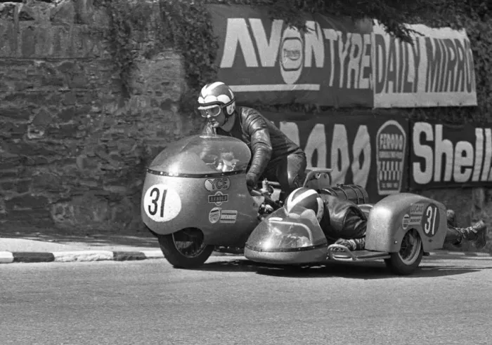 Framed Print : Derek Yorke & Danny Fynn (YCE BSA) at Governors Bridge: 1973 500 Sidecar TT Framed Print : Derek Yorke & Danny Fynn (YCE BSA) at Governors Bridge: 1973 500 Sidecar TT