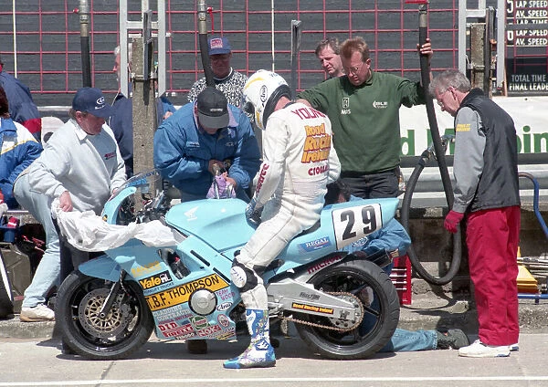 Derek Young (T B F Thompson Yamaha) 1995 Senior TT