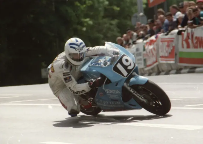 Framed Print : Derek Young (Taylor Honda) 1994 Singles TT