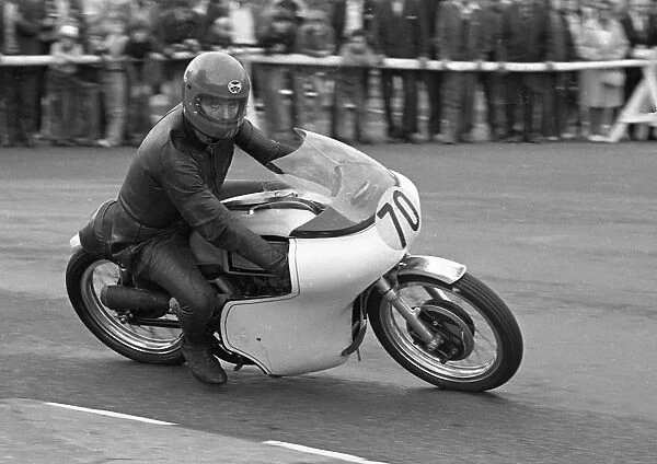 Derrick Holliland (Norton) 1975 Senior Manx Grand Prix
