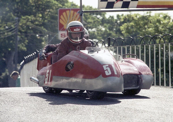 Derry Casson & Michael Ellis (Yamaha) 1989 Sidecar TT