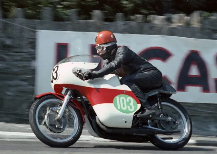 Framed Print : Des Evans (Yamaha) 1967 Lightweight TT Framed Print : Des Evans (Yamaha) 1967 Lightweight TT