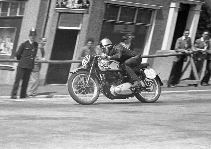 Framed Print : Des Wright (BSA) 1953 Junior Clubman TT Framed Print : Des Wright (BSA) 1953 Junior Clubman TT