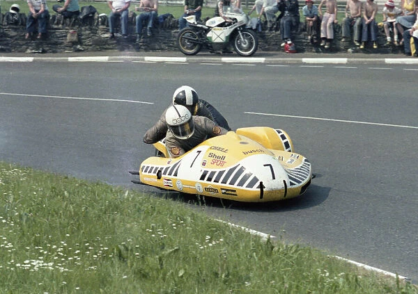Dick Greasley & Gordon Russell (Busch Yamaha) 1978 Sidecar TT practice