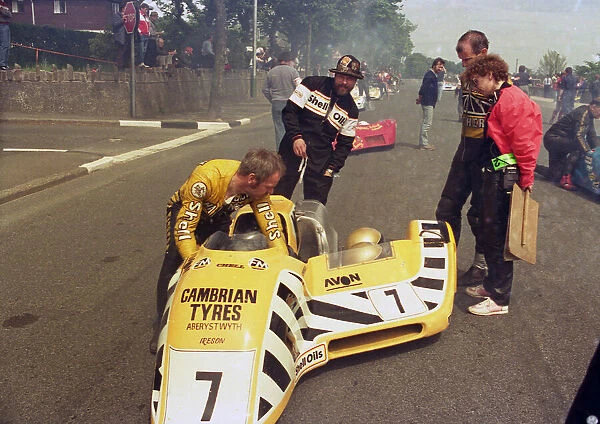 Dick Greasley and Stuart Atkinson (Ireson Yamaha) 1987 Sidecar TT
