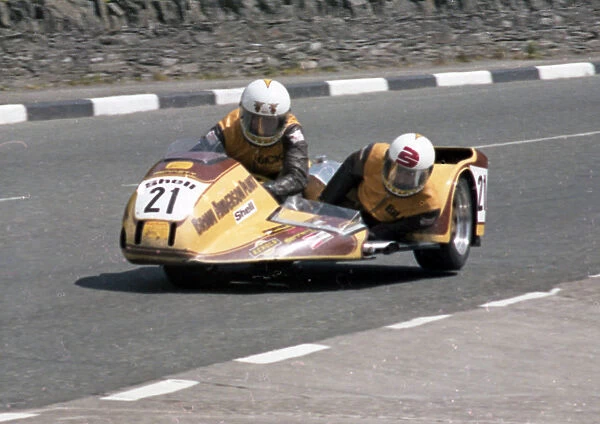 Dick Hawes & Bill Boldison (Anderson Yamaha) 1979 Sidecar TT