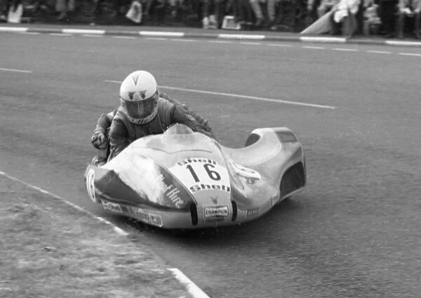 Dick Hawes & Don Williams (Anderson Yamaha) 1980 Sidecar TT
