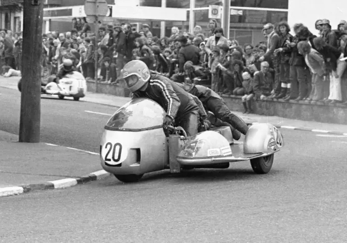 Framed Print : Dick Hawes & Eddie Kiff (Cooper Weslake) 1974 750 Sidecar TT Framed Print : Dick Hawes & Eddie Kiff (Cooper Weslake) 1974 750 Sidecar TT