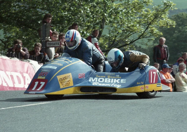 Dick Hawes & Eddy Kiff (Ireson Yamaha) 1993 Sidecar TT