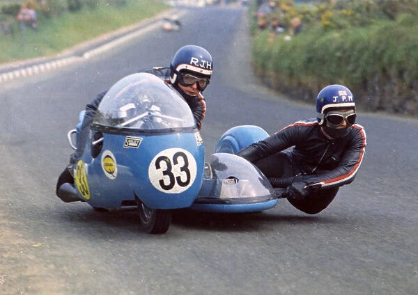 Dick Hawes & John Mann (RGM Seeley) 1970 750 Sidecar TT