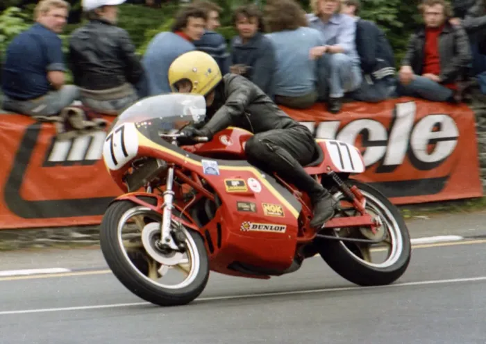 Framed Print : Dick Linton (P&M Kawasaki) 1979 Classic TT