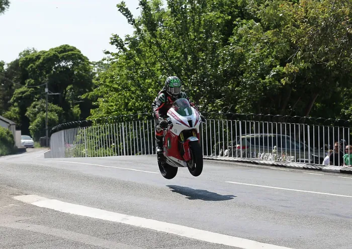 Framed Print : Dominic Herbertson (Kawasaki) On Ballaugh Bridge Framed Print : Dominic Herbertson (Kawasaki) On Ballaugh Bridge