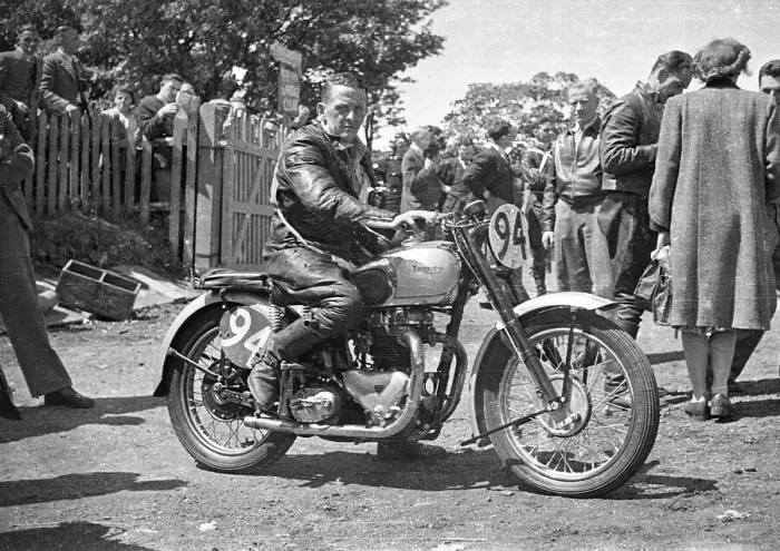 Framed Print : Don Crossley (Triumph) 1948 Senior Clubman TT