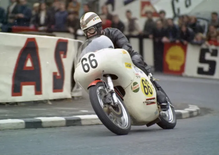 Framed Print : Don Grant (Norton) 1971 Senior TT Framed Print : Don Grant (Norton) 1971 Senior TT
