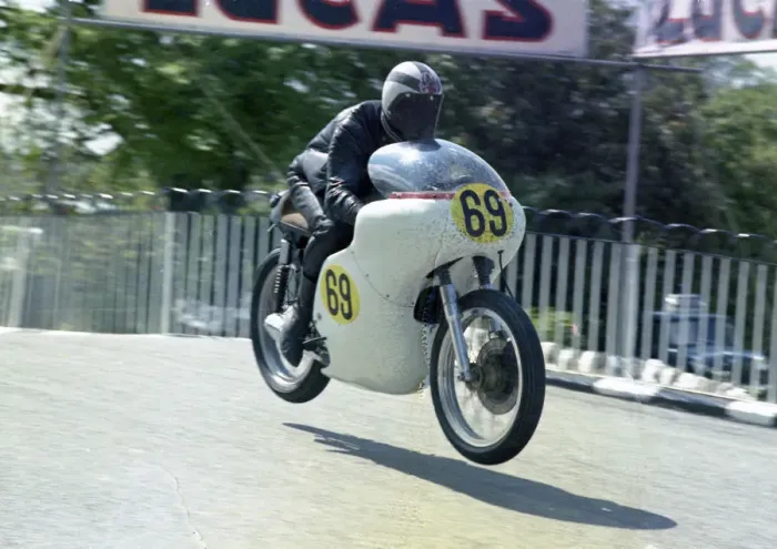 Framed Print : Don Grant (Norton) 1972 Senior TT Framed Print : Don Grant (Norton) 1972 Senior TT