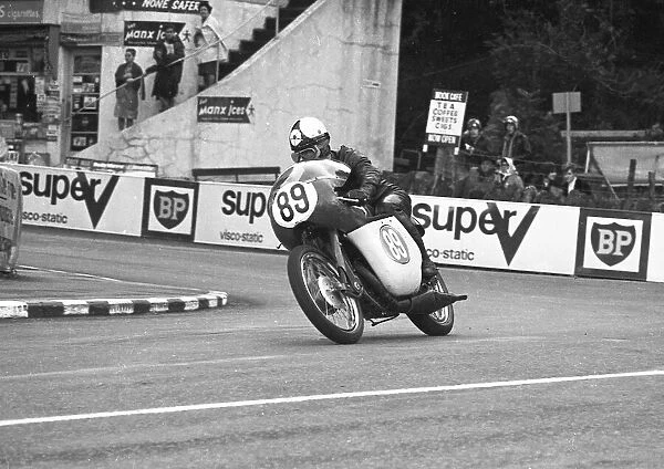 Don Heseltine (Greeves) 1966 Lightweight Manx Grand Prix