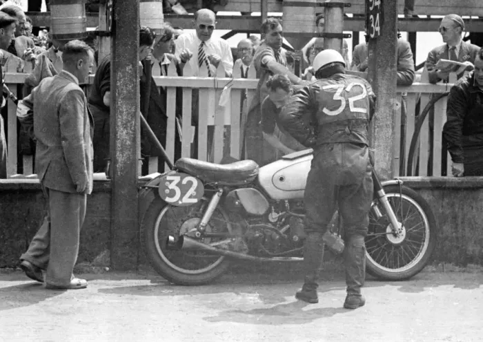 Framed Print : Bill Doran (AJS) 1949 Senior TT Framed Print : Bill Doran (AJS) 1949 Senior TT