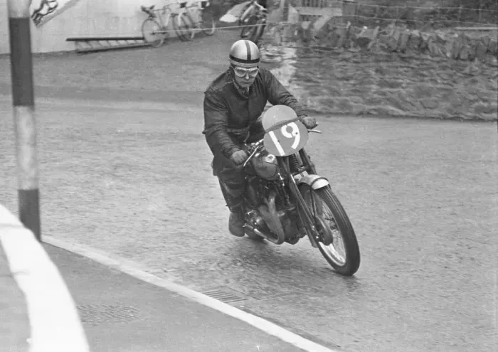 Framed Print : Doug Marshall (Triumph) 1949 Senior Clubman TT Framed Print : Doug Marshall (Triumph) 1949 Senior Clubman TT