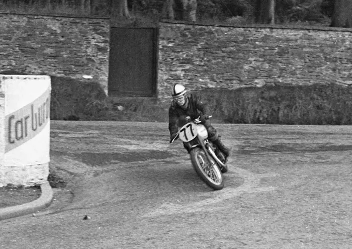 Framed Print : Doug Marshall (Triumph) 1949 Senior Clubman TT Framed Print : Doug Marshall (Triumph) 1949 Senior Clubman TT