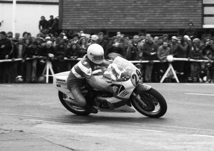 Framed Print : Doug Randall (Yamaha) 1981 Senior TT Framed Print : Doug Randall (Yamaha) 1981 Senior TT