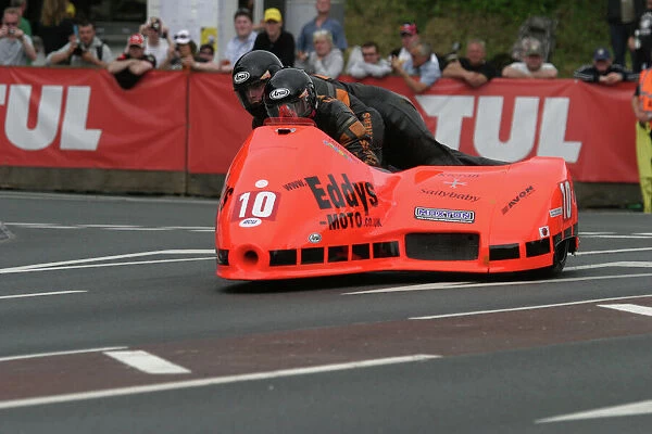Doug Wright & Martin Hull (Baker) 2011 Sidecar TT