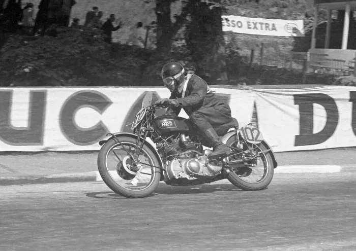 Framed Print : Douglas Buss (Vincent) 1953 1000cc Clubman TT Framed Print : Douglas Buss (Vincent) 1953 1000cc Clubman TT