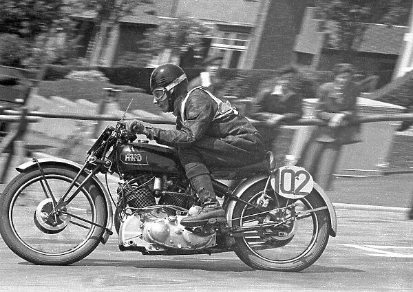 Douglas Buss (Vincent) 1953 1000cc Clubman TT