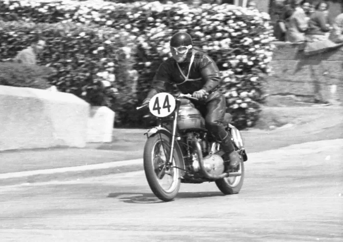 Framed Print : Ds Cholerton (Triumph) 1953 Senior Clubman TT Framed Print : Ds Cholerton (Triumph) 1953 Senior Clubman TT