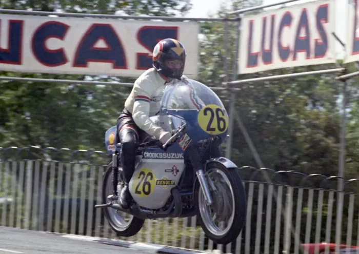 Framed Print : Dudley Robinson (Crooks Suzuki) 1973 Senior TT Framed Print : Dudley Robinson (Crooks Suzuki) 1973 Senior TT