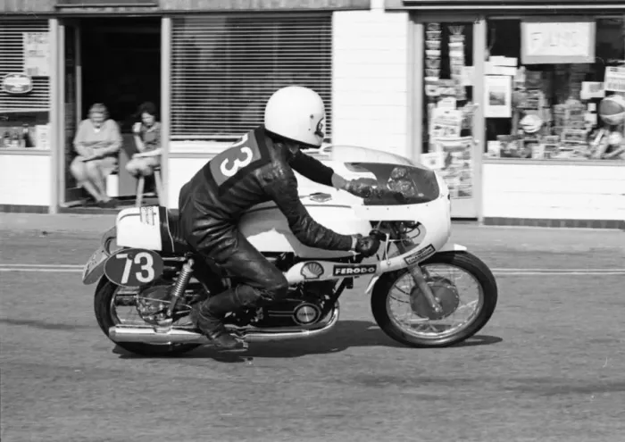 Framed Print : Dudley Robinson (Yamaha) 1972 Production TT Framed Print : Dudley Robinson (Yamaha) 1972 Production TT