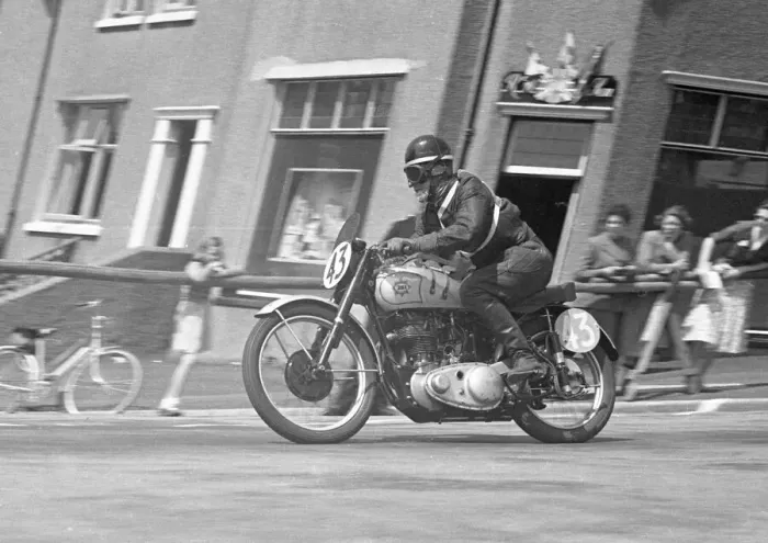 Framed Print : E D Blackwell (BSA) 1953 Junior Clubman TT Framed Print : E D Blackwell (BSA) 1953 Junior Clubman TT