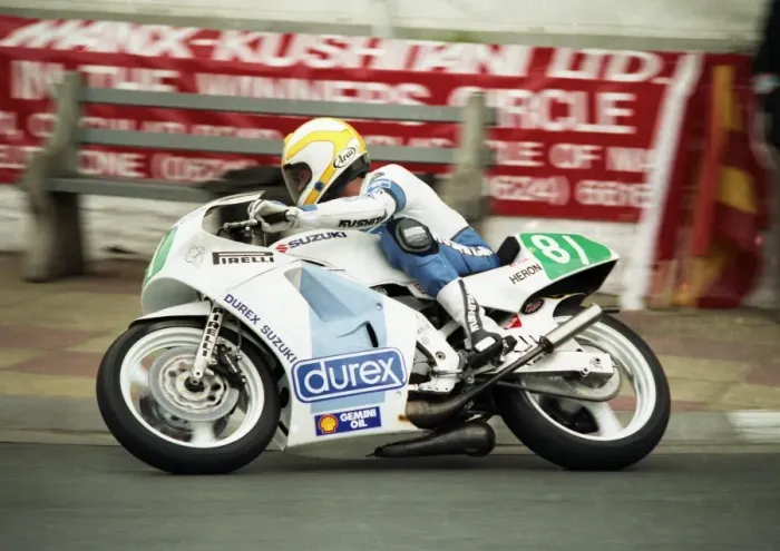 Framed Print : Eddie Laycock at Parliament Square: 1989 Supersport 400 TT Framed Print : Eddie Laycock at Parliament Square: 1989 Supersport 400 TT
