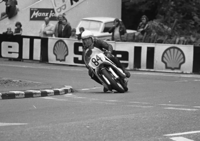 Framed Print : Eddie Moore (Suzuki) 1975 Senior Manx Grand Prix