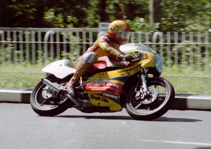 Framed Print : Eddie Roberts (Yamaha) 1982 Senior TT Framed Print : Eddie Roberts (Yamaha) 1982 Senior TT