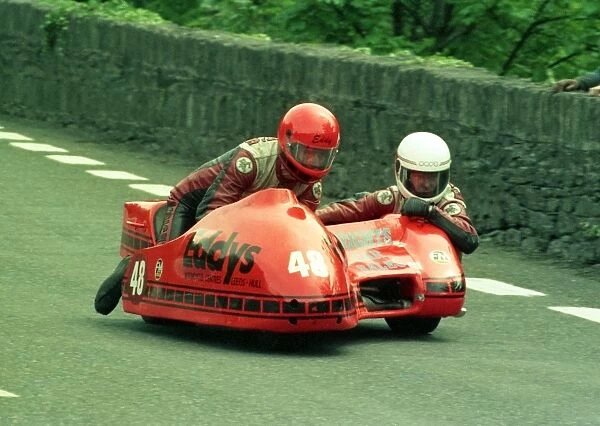 Eddy Wright & Bernie Wright (Yamaha) 1986 Sidecar TT