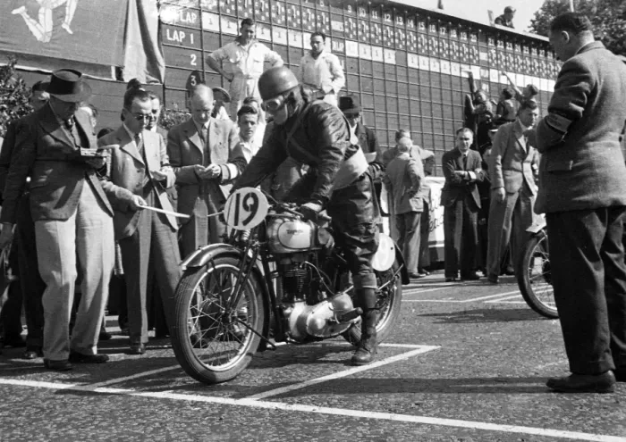 Framed Print : Edgar Quine (Triumph) 1947 Junior Clubman TT Framed Print : Edgar Quine (Triumph) 1947 Junior Clubman TT