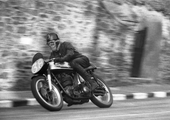 Framed Print : Edward Whiteside (Norton) 1959 Junior Manx Grand Prix Framed Print : Edward Whiteside (Norton) 1959 Junior Manx Grand Prix