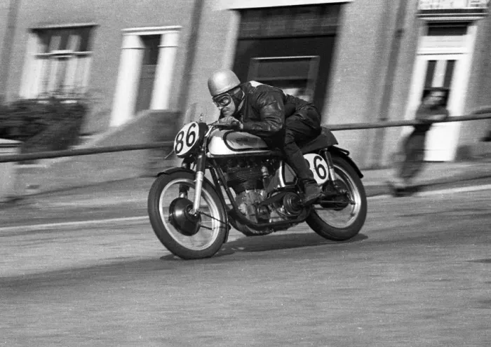 Framed Print : Edwin Andrews (Norton) 1951 Senior Manx Grand Prix Framed Print : Edwin Andrews (Norton) 1951 Senior Manx Grand Prix