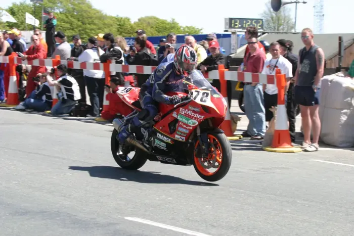 Framed Print : Emmanuel Cheron (Suzuki) 2006 Superbike TT Framed Print : Emmanuel Cheron (Suzuki) 2006 Superbike TT