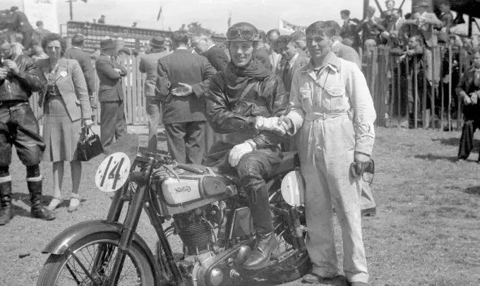 Framed Print : Eric Briggs (Norton) 1947 Senior Clubman TT