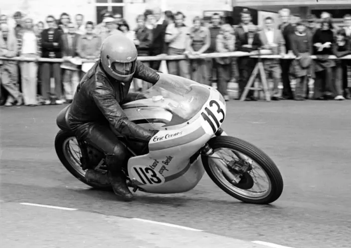 Framed Print : Eric Cornes (Beale Norton) 1975 Senior Manx Grand Prix Framed Print : Eric Cornes (Beale Norton) 1975 Senior Manx Grand Prix