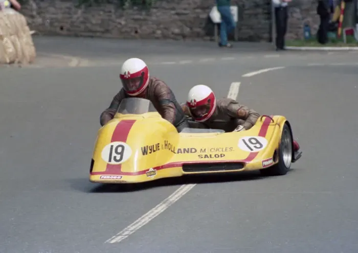 Framed Print : Eric Cornes & Graham Wellington (Ireson Yamaha) 1986 Sidecar TT Framed Print : Eric Cornes & Graham Wellington (Ireson Yamaha) 1986 Sidecar TT