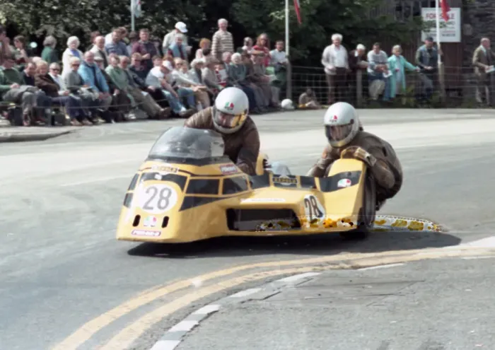 Framed Print : Eric Cornes & Graham Wellington (Yamaha) 1984 Sidecar TT Framed Print : Eric Cornes & Graham Wellington (Yamaha) 1984 Sidecar TT