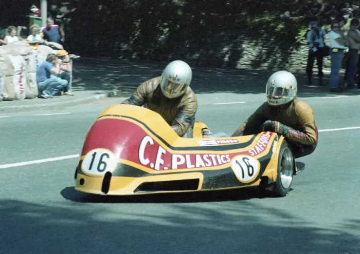 Framed Print : Eric Cornes & Robert Holmes (Yamaha) 1982 Sidecar TT Framed Print : Eric Cornes & Robert Holmes (Yamaha) 1982 Sidecar TT