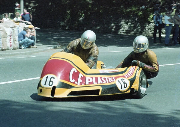 Eric Cornes & Robert Holmes (Yamaha) 1982 Sidecar TT