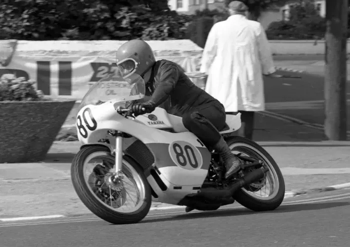 Framed Print : Eric Cornes (Yamaha) 1977 Senior Manx Grand Prix Framed Print : Eric Cornes (Yamaha) 1977 Senior Manx Grand Prix