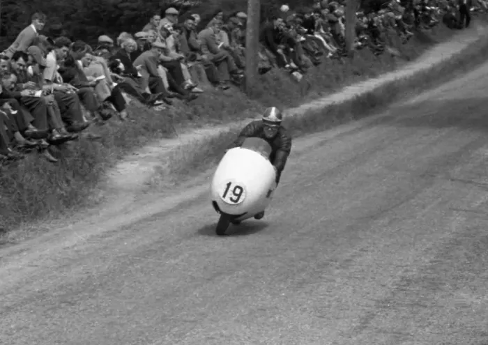 Framed Print : Eric Hinton (Norton) 1957 Senior TT Framed Print : Eric Hinton (Norton) 1957 Senior TT